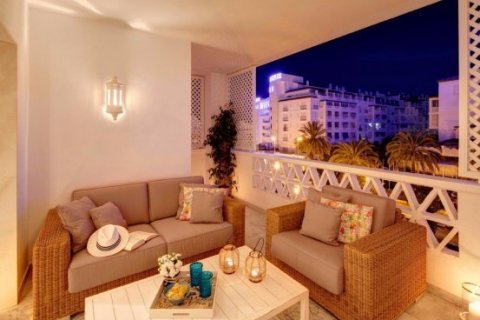 Apartment for sale Puerto Banus, Malaga, Spain 2 bedrooms, 97 sq.m. No. 21509 - photo 1