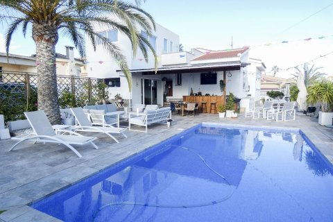 Villa till salu Ciudad Quesada, Alicante, Spanien 5 sovrum, 139 kvm. Nr. 114795 - foto 2