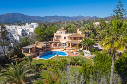 Villa till salu Estepona, Malaga, Spanien 8 sovrum, 1.01 kvm. Nr. 106877 - foto 11