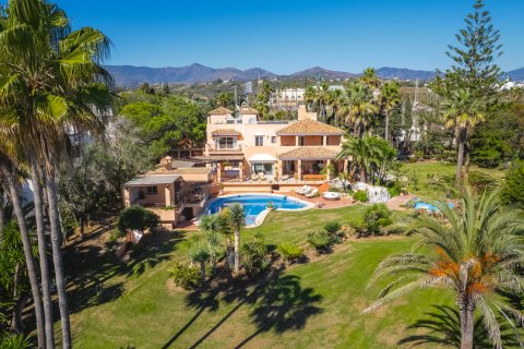 Villa till salu Estepona, Malaga, Spanien 8 sovrum, 1.01 kvm. Nr. 106877 - foto 1