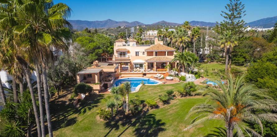 Villa Estepona, Malaga, Spanien 8 sovrum, 1.01 kvm. Nr. 106877