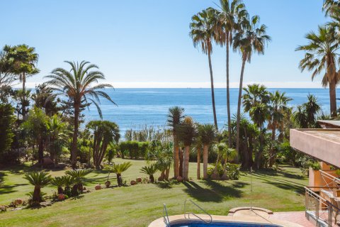 Villa till salu Estepona, Malaga, Spanien 8 sovrum, 1.01 kvm. Nr. 106877 - foto 23