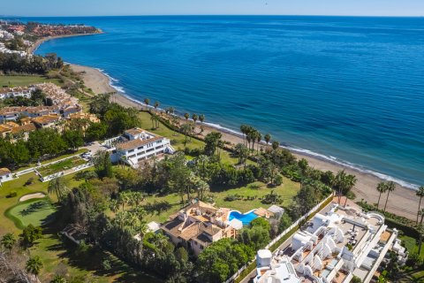 Villa till salu Estepona, Malaga, Spanien 8 sovrum, 1.01 kvm. Nr. 106877 - foto 5