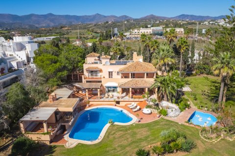 Villa till salu Estepona, Malaga, Spanien 8 sovrum, 1.01 kvm. Nr. 106877 - foto 12