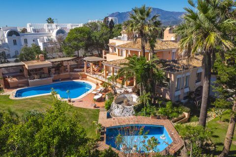 Villa till salu Estepona, Malaga, Spanien 8 sovrum, 1.01 kvm. Nr. 106877 - foto 9