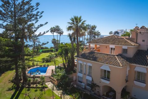 Villa till salu Estepona, Malaga, Spanien 8 sovrum, 1.01 kvm. Nr. 106877 - foto 7