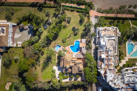 Villa till salu Estepona, Malaga, Spanien 8 sovrum, 1.01 kvm. Nr. 106877 - foto 2