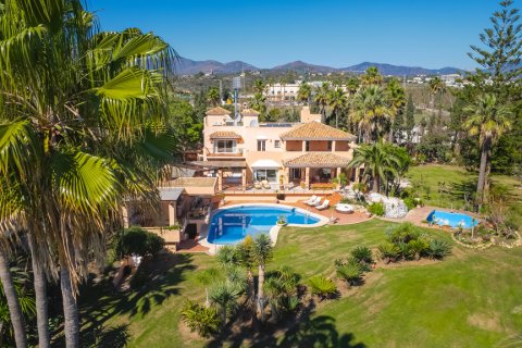 Villa till salu Estepona, Malaga, Spanien 8 sovrum, 1.01 kvm. Nr. 106877 - foto 13