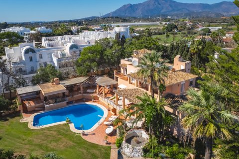 Villa till salu Estepona, Malaga, Spanien 8 sovrum, 1.01 kvm. Nr. 106877 - foto 8