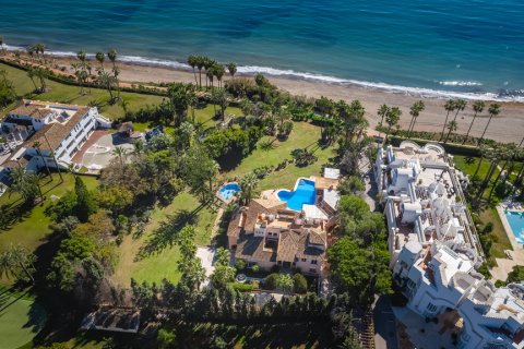 Villa till salu Estepona, Malaga, Spanien 8 sovrum, 1.01 kvm. Nr. 106877 - foto 3