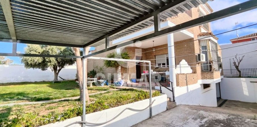 Townhouse El Puerto de Santa Maria, Cadiz, Spain 5 bedrooms, 400 sq.m. No. 106873