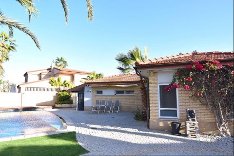 Villa for sale La Zenia, Alicante, Spain 4 bedrooms, 240 sq.m. No. 115229 - photo 2
