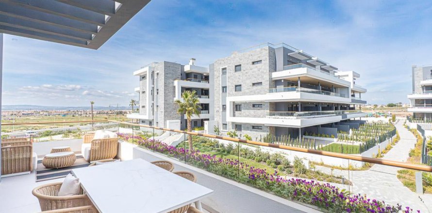 Apartment in Torrevieja, Alicante, Spain 2 bedrooms, 72 sq.m. No. 104995