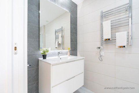 Apartment for sale in Torrevieja, Alicante, Spain 2 bedrooms, 72 sq.m. No. 104995 - photo 7