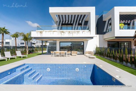 Villa en Torrevieja, Alicante, España 3 dormitorios, 122 m2 No. 104989