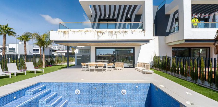 Villa in Torrevieja, Alicante, Spanien 3 Schlafzimmer, 122 m2 Nr. 104989
