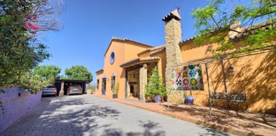House Estepona, Malaga, Spain 3 bedrooms, 318 sq.m. No. 23125