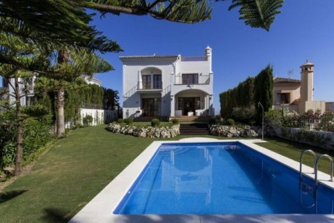 Casa in vendita Estepona, Malaga, Spagna 4 camere da letto, 295 mq. N° 23132 - foto 1