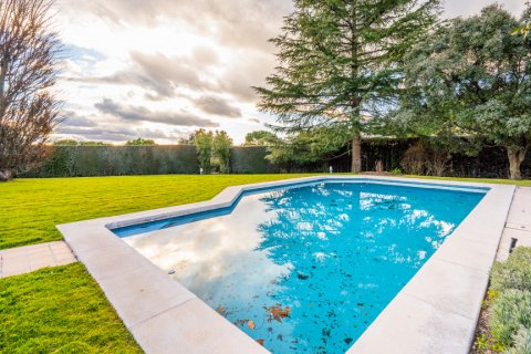 Villa till salu Pozuelo de Alarcon, Madrid, Spanien 5 sovrum, 356 kvm. Nr. 117308 - foto 2
