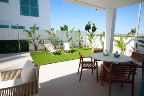 Bungalowi myytävänä Pilar de la Horadada, Alicante, Espanja, 3 makuuhuonetta, 87 m2 No. 117597 - kuva 8