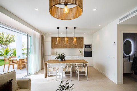 Bungalowi myytävänä Pilar de la Horadada, Alicante, Espanja, 3 makuuhuonetta, 87 m2 No. 117597 - kuva 4