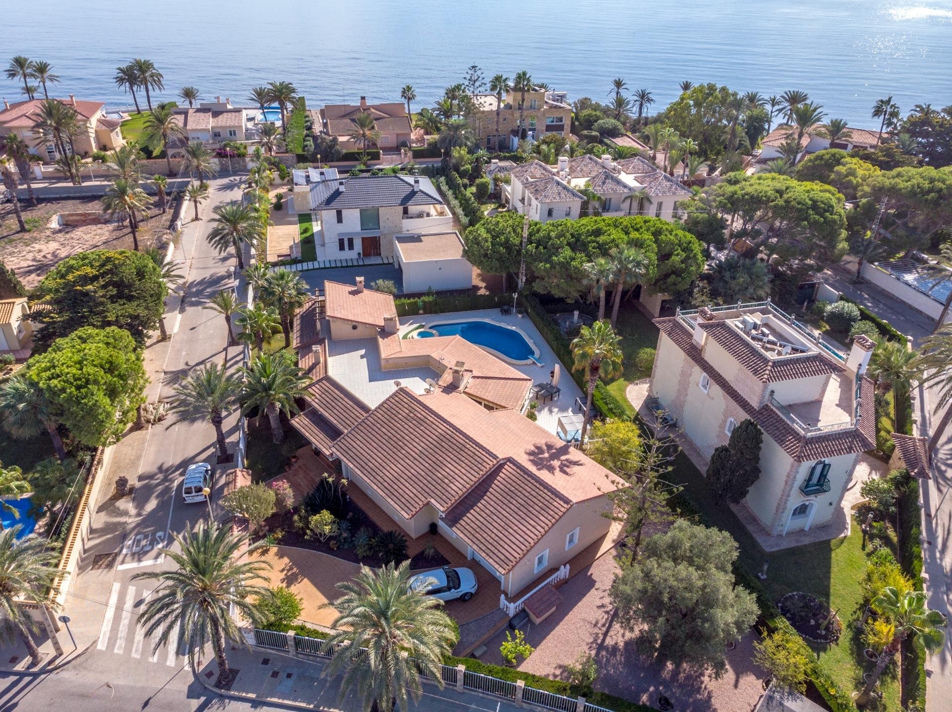 Villa en Cabo Roig, Alicante, España 3 dormitorios, 340 m2 No. 112975