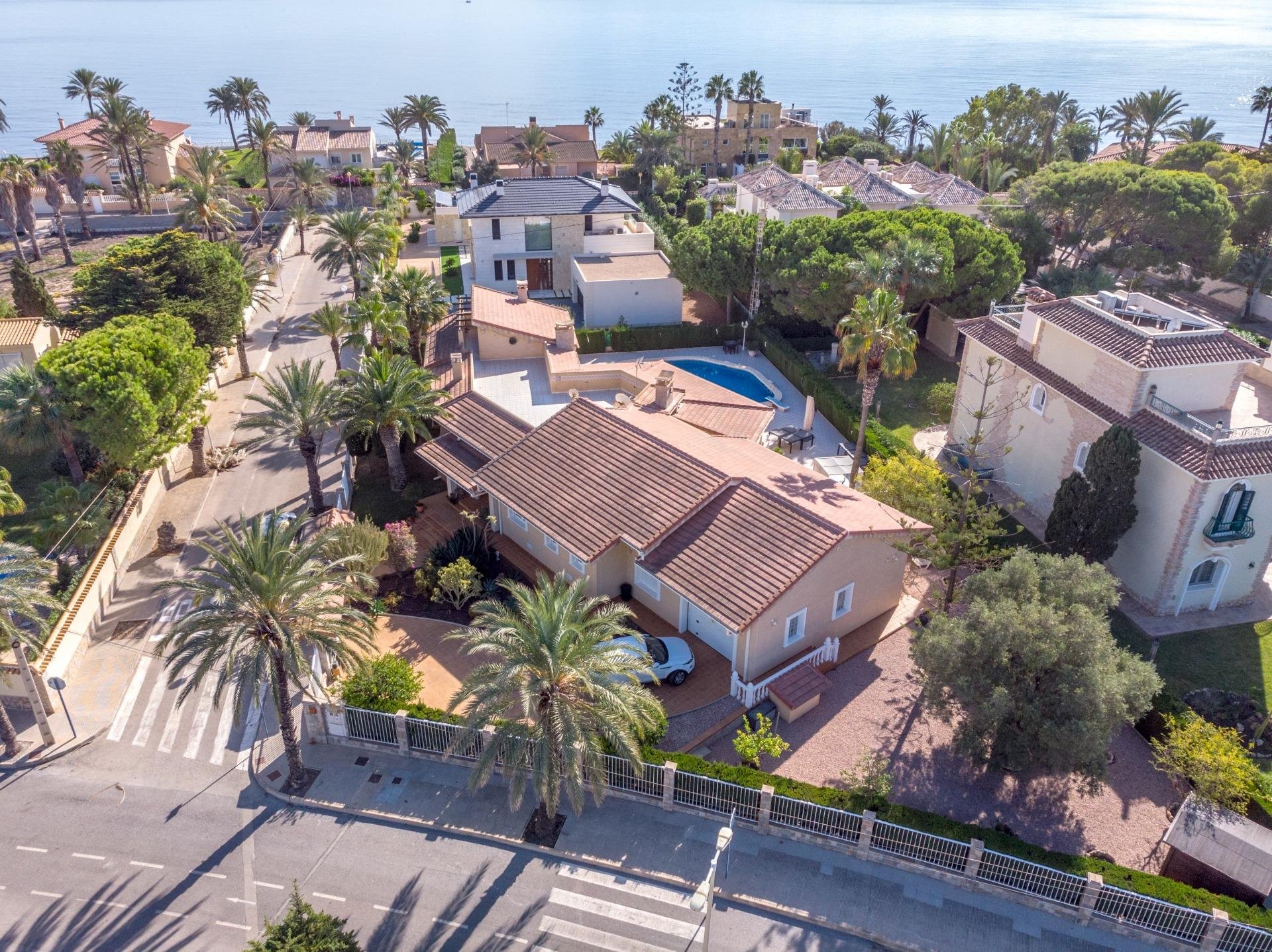 Villa en Cabo Roig, Alicante, España 3 dormitorios, 340 m2 No. 112975