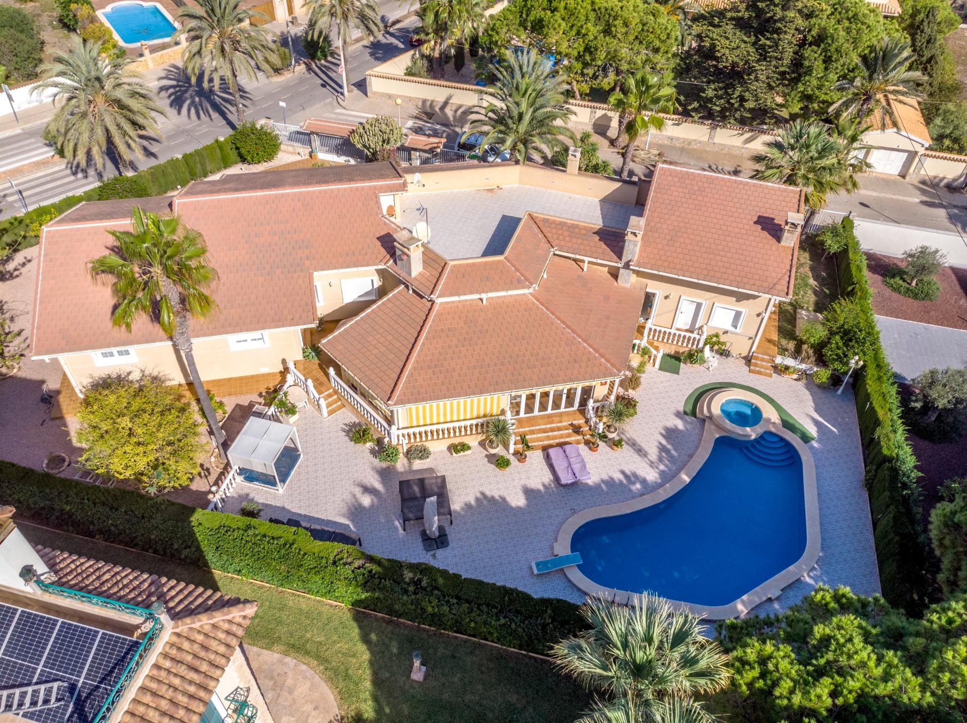 Villa en Cabo Roig, Alicante, España 3 dormitorios, 340 m2 No. 112975