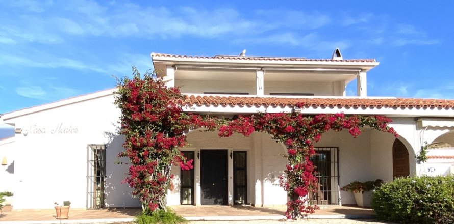 Villa in Altea, Alicante, Spain 4 bedrooms, 259 sq.m. No. 83842