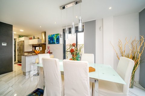 Продажа виллы Сьюдад Кесада, Аликанте, Испания 3 спальни, 120м2 №117259 - фото 6