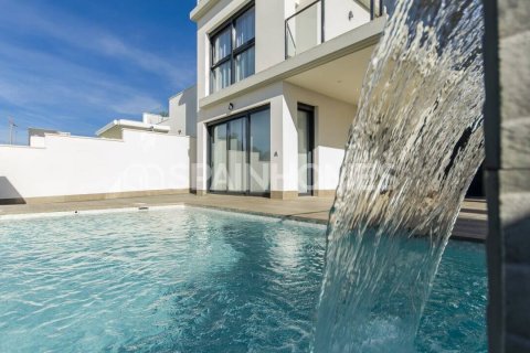 Villa till salu i San Miguel de Salinas, Alicante, Spanien 3 sovrum, 144 kvm. Nr. 48775 - foto 4