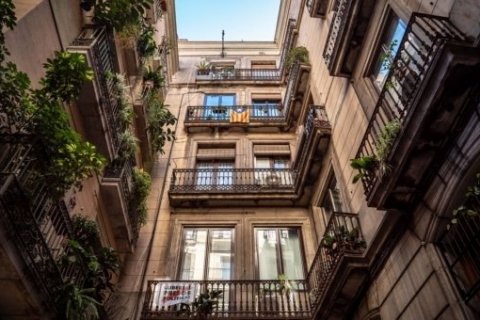 Commercial property for sale Ciutat Vella, Barcelona, Spain No. 93837 - photo 1