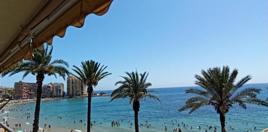 Apartment Torrevieja, Alicante, Spain 2 bedrooms, 120 sq.m. No. 109486