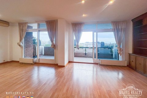 Apartment for sale Barcelona, Spain 4 bedrooms, 140 sq.m. No. 91152 - photo 4