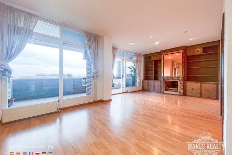 Apartment for sale Barcelona, Spain 4 bedrooms, 140 sq.m. No. 91152 - photo 1
