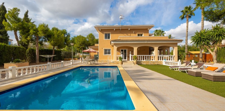Villa Aspe, Alicante, Spanien 5 sovrum, 352 kvm. Nr. 115166