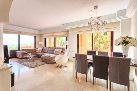 Apartamento en venta Benahavís, Málaga, España 3 dormitorios, 1322 m2 No. 21758 - foto 1