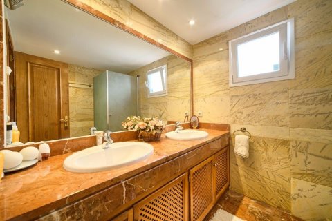 Apartment for sale Benahavis, Malaga, Spain 2 bedrooms, 129 sq.m. No. 21546 - photo 8