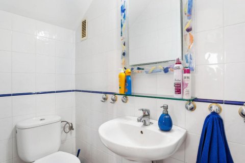 House for sale Alicante, Spain 4 bedrooms, 104 sq.m. No. 112974 - photo 8