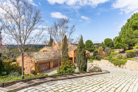 Villa for sale Las Rozas de Madrid, Madrid, Spain 7 bedrooms, 872.48 sq.m. No. 117435 - photo 3