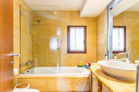 Villa for sale Las Rozas de Madrid, Madrid, Spain 7 bedrooms, 872.48 sq.m. No. 117435 - photo 28