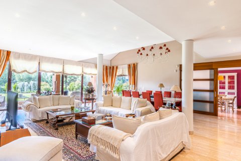 Villa for sale Las Rozas de Madrid, Madrid, Spain 7 bedrooms, 872.48 sq.m. No. 117435 - photo 7