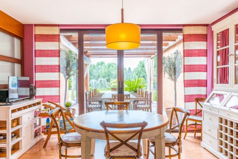 Villa for sale Las Rozas de Madrid, Madrid, Spain 7 bedrooms, 872.48 sq.m. No. 117435 - photo 11