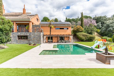 Villa for sale Las Rozas de Madrid, Madrid, Spain 7 bedrooms, 872.48 sq.m. No. 117435 - photo 2