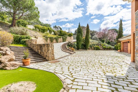 Villa for sale Las Rozas de Madrid, Madrid, Spain 7 bedrooms, 872.48 sq.m. No. 117435 - photo 4