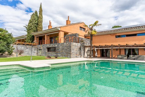 Villa for sale Las Rozas de Madrid, Madrid, Spain 7 bedrooms, 872.48 sq.m. No. 117435 - photo 1
