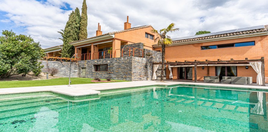 Villa Las Rozas de Madrid, Madrid, Spain 7 bedrooms, 872.48 sq.m. No. 117435