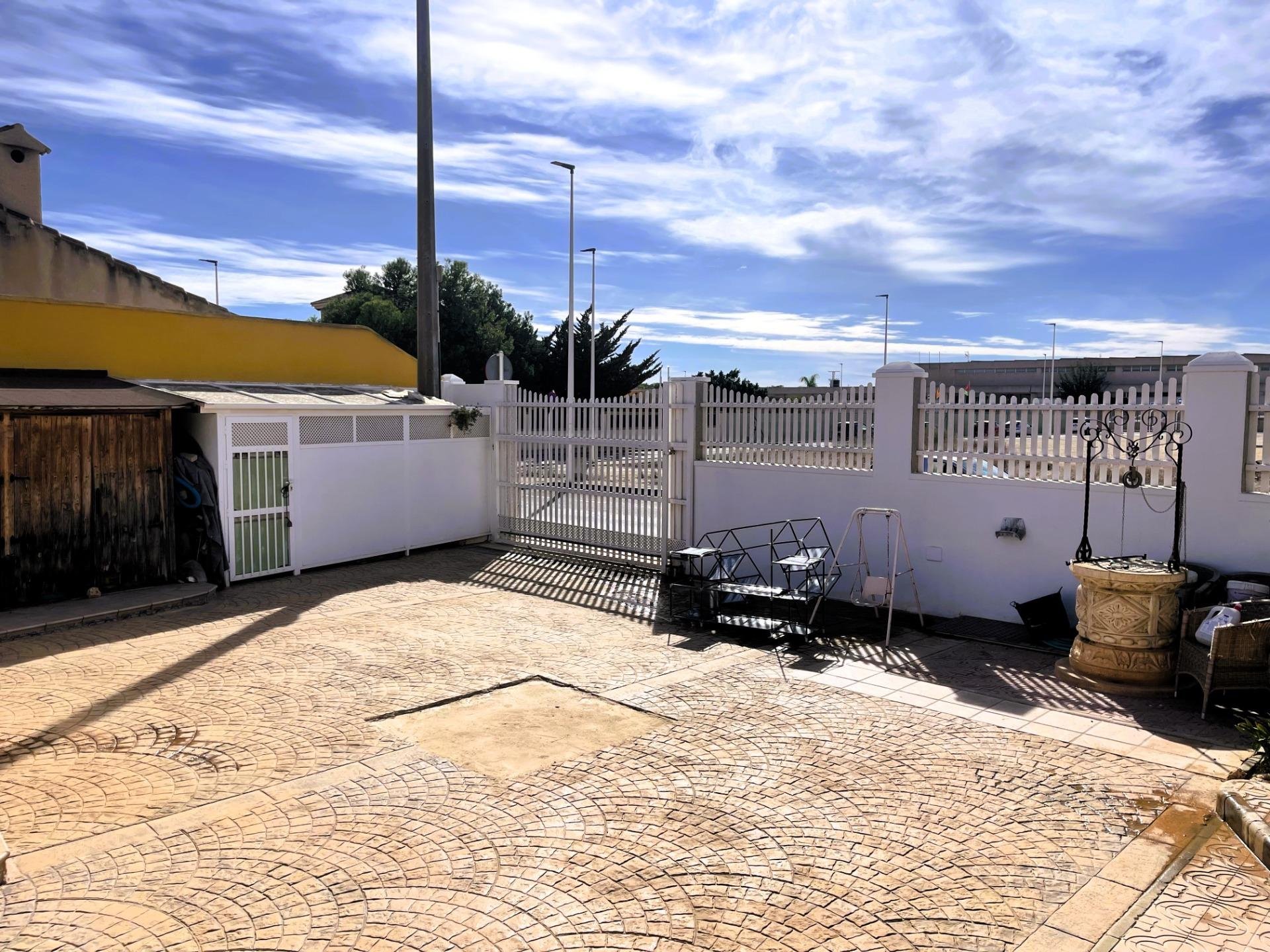 Villa in Pilar de la Horadada, Alicante, Spain 5 bedrooms, 223 sq.m. No. 92115