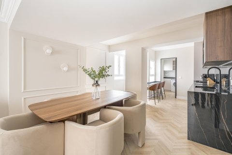 Apartment for sale Madrid, Spain 2 bedrooms, 130 sq.m. No. 109386 - photo 11