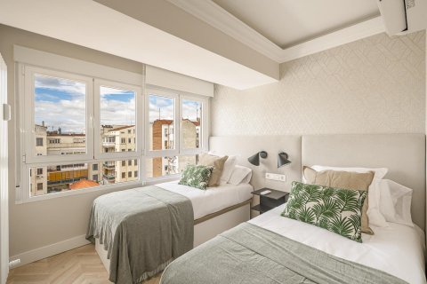 Apartment for sale Madrid, Spain 2 bedrooms, 130 sq.m. No. 109386 - photo 7